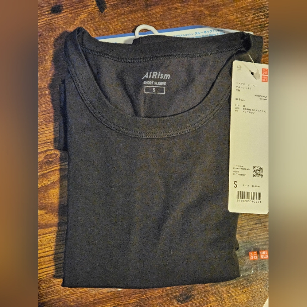 Uniqlo Black AIRism Tee